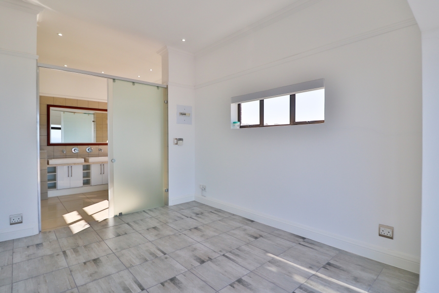 8 Bedroom Property for Sale in Reebok Western Cape